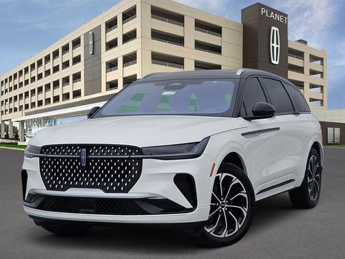 White Platinum Metallic Tri-Coat 2026 Lincoln Nautilus Reserve