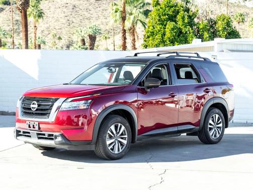 2022 Nissan Pathfinder SL