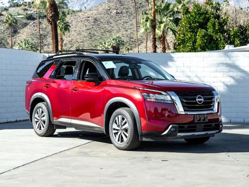 2022 Nissan Pathfinder SL