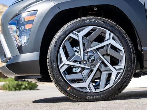 Gray Pearl 2026 Hyundai KONA SEL Premium