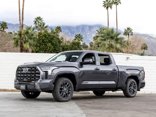 2022 Toyota Tundra Hybrid Platinum