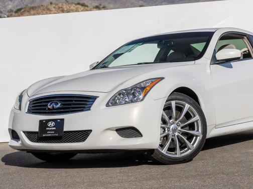 Moonlight White 2009 INFINITI G37 Journey