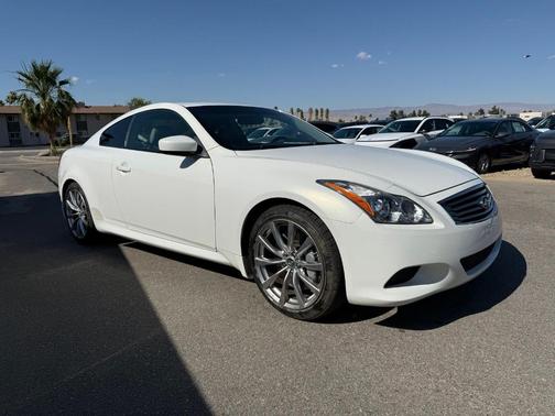 Moonlight White 2009 INFINITI G37 Journey