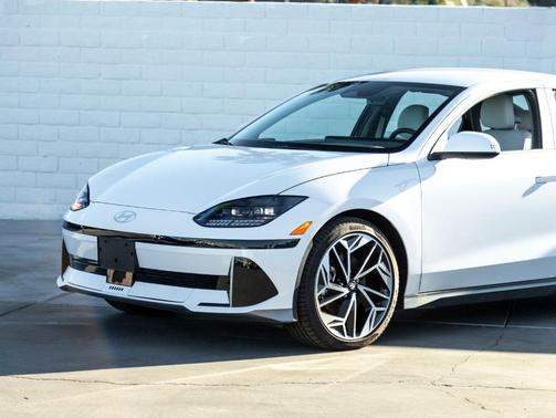 2025 Hyundai IONIQ 6 SEL