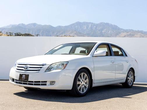 White 2006 Toyota Avalon