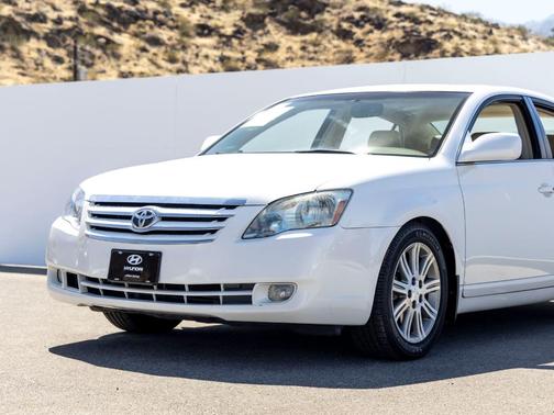 White 2006 Toyota Avalon