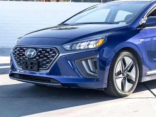 2020 Hyundai IONIQ Hybrid SEL