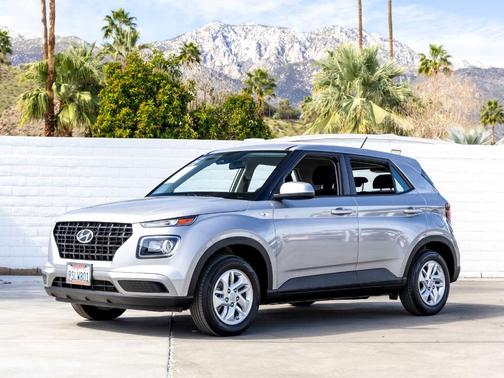 2025 Hyundai VENUE SE