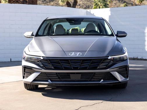 Metal 2025 Hyundai ELANTRA Limited