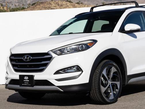 Dazzling White 2018 Hyundai TUCSON Value