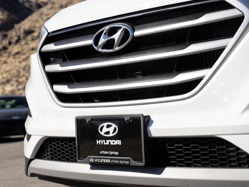 Dazzling White 2018 Hyundai TUCSON Value