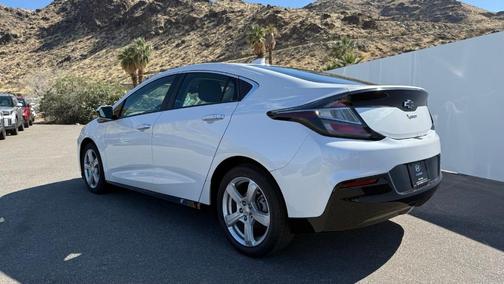 Iridescent Pearl Tricoat 2018 Chevrolet Volt LT