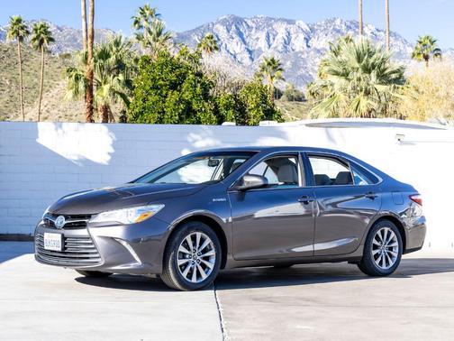 2016 Toyota Camry Hybrid XLE
