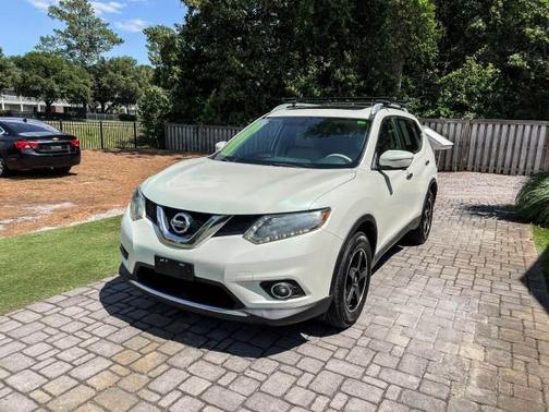 Glacier White 2015 Nissan Rogue SV