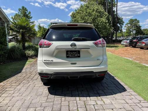 Glacier White 2015 Nissan Rogue SV