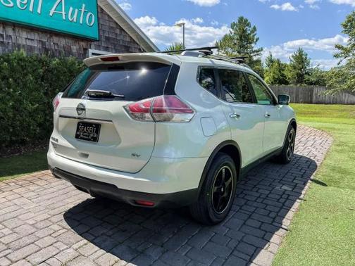 Glacier White 2015 Nissan Rogue SV