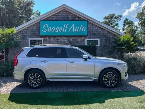 2018 Volvo XC90 T6 Momentum