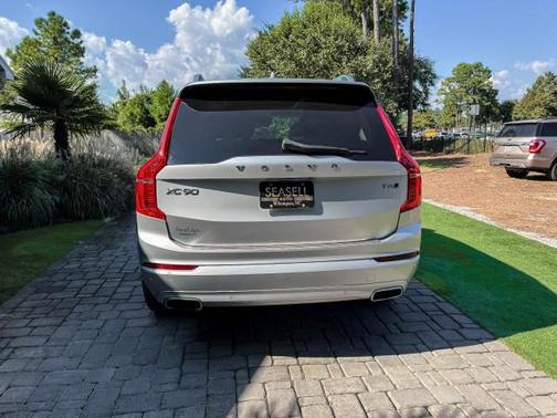 2018 Volvo XC90 T6 Momentum