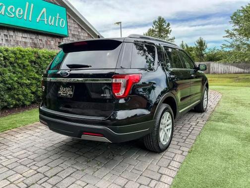 Agate Black Metallic 2019 Ford Explorer XLT