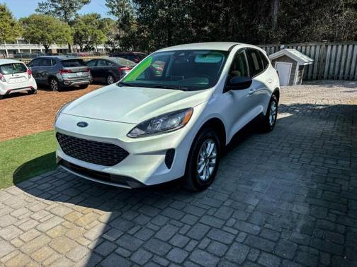 Oxford White 2022 Ford Escape SE
