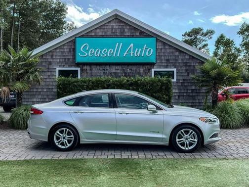 Ingot Silver Metallic 2018 Ford Fusion Hybrid SE