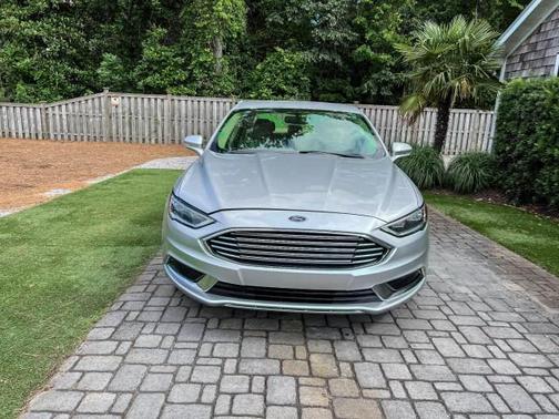 Ingot Silver Metallic 2018 Ford Fusion Hybrid SE
