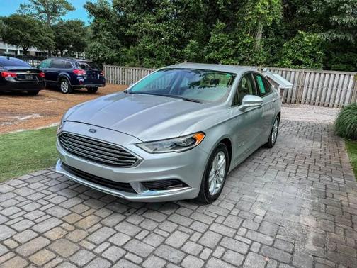 Ingot Silver Metallic 2018 Ford Fusion Hybrid SE