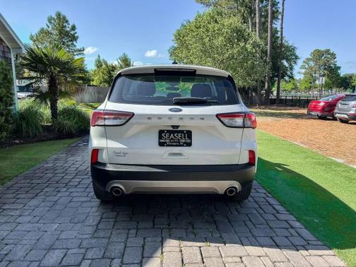 Oxford White 2022 Ford Escape S