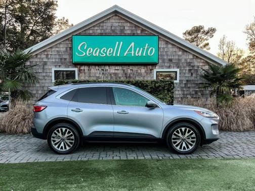 2022 Ford Escape Titanium