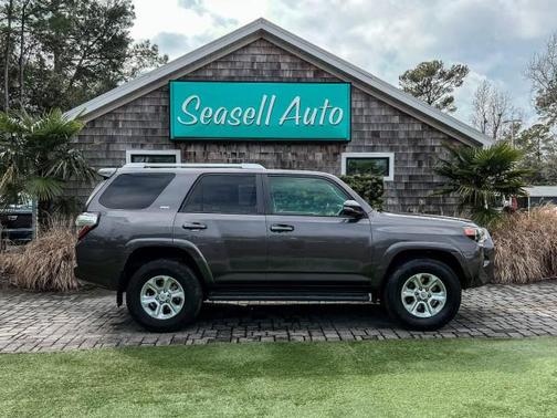 Magnetic Gray Metallic 2016 Toyota 4Runner SR5 SUV