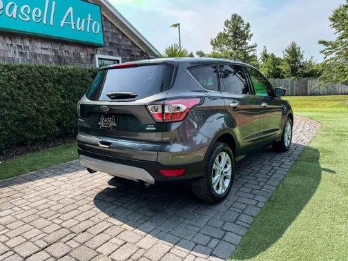 Magnetic Metallic 2017 Ford Escape SE