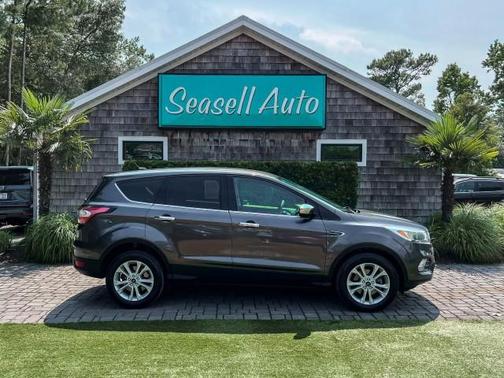 Magnetic Metallic 2017 Ford Escape SE