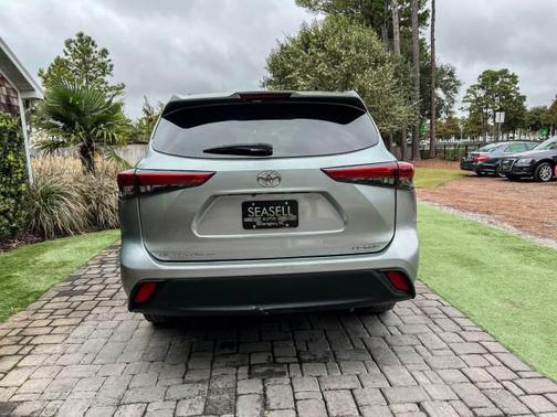 2021 Toyota Highlander LE