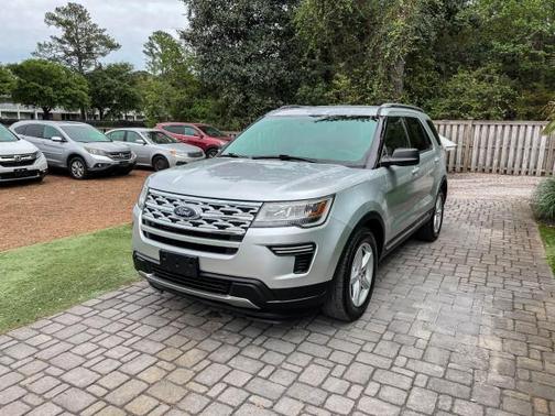 Ingot Silver Metallic 2019 Ford Explorer XLT