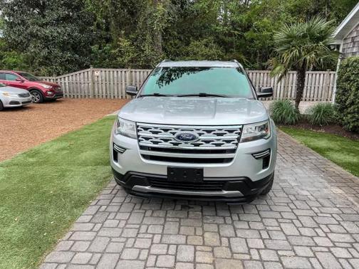 Ingot Silver Metallic 2019 Ford Explorer XLT