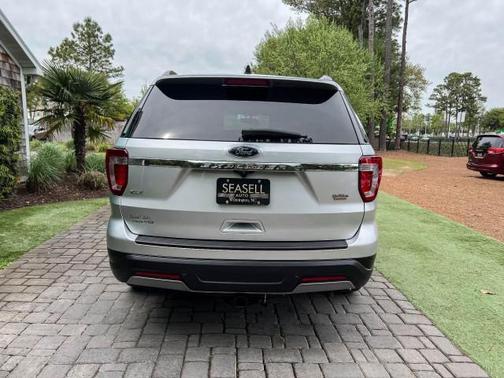 Ingot Silver Metallic 2019 Ford Explorer XLT