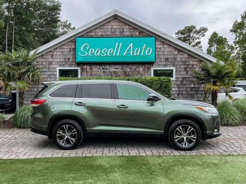 Alumina Jade Metallic 2019 Toyota Highlander LE