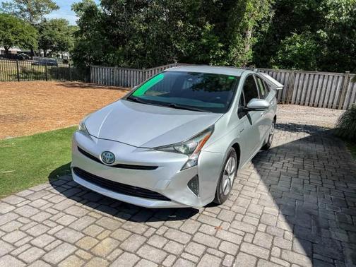 Classic Silver Metallic 2017 Toyota Prius Two