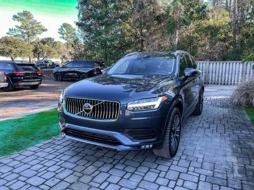 2022 Volvo XC90 T5 Momentum