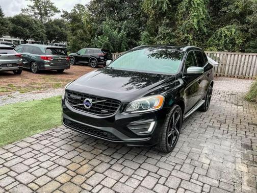 Black Sapphire Metallic 2015 Volvo XC60 T6 R-Design Platinum