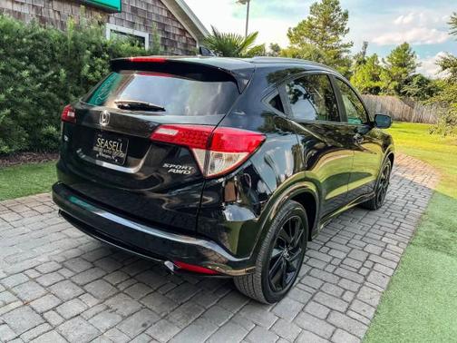 Crystal Black Pearl 2022 Honda HR-V AWD Sport