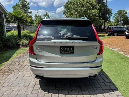 Bright Silver Metallic 2019 Volvo XC90 T6 Momentum
