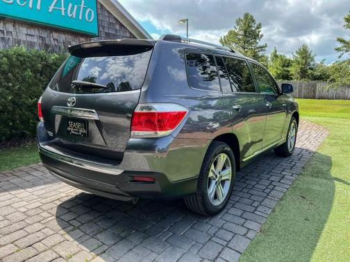 Magnetic Gray Metallic 2013 Toyota Highlander Limited