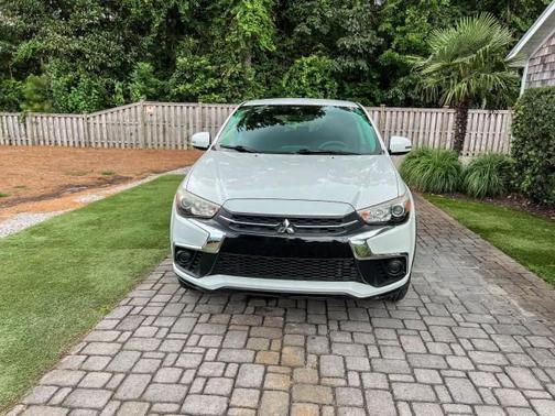 Diamond White Pearl 2018 Mitsubishi Outlander Sport 2.0 ES