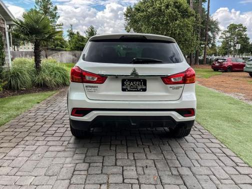 Diamond White Pearl 2018 Mitsubishi Outlander Sport 2.0 ES