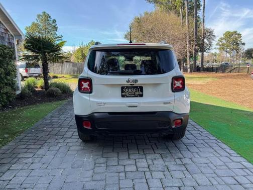 Alpine White Clearcoat 2020 Jeep Renegade Latitude