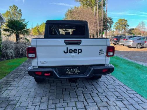 2021 Jeep Gladiator Sport