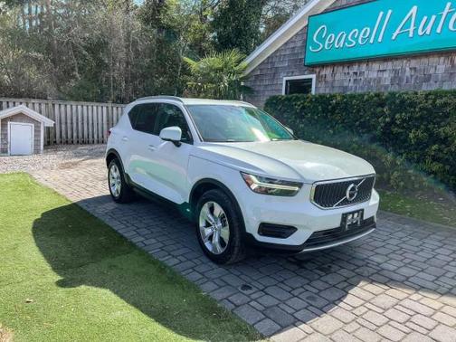 2019 Volvo XC40 T5 Momentum
