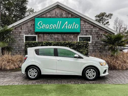 Summit White 2017 Chevrolet Sonic LT Hatchback