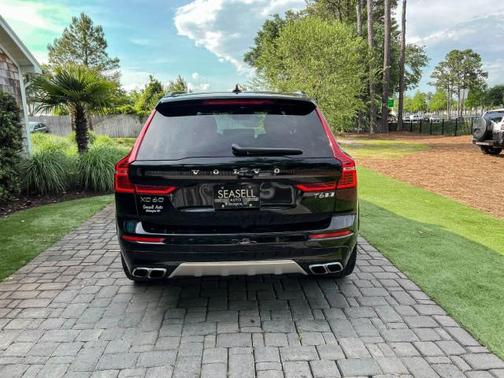 2020 Volvo XC60 T6 R-Design